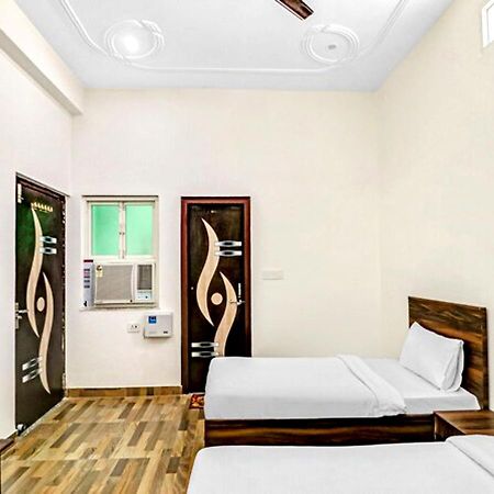Nv Palace Hotel Vrindavan Exterior photo