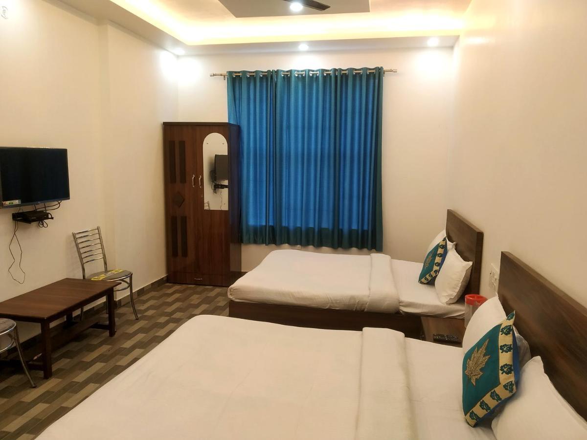 Nv Palace Hotel Vrindavan Exterior photo