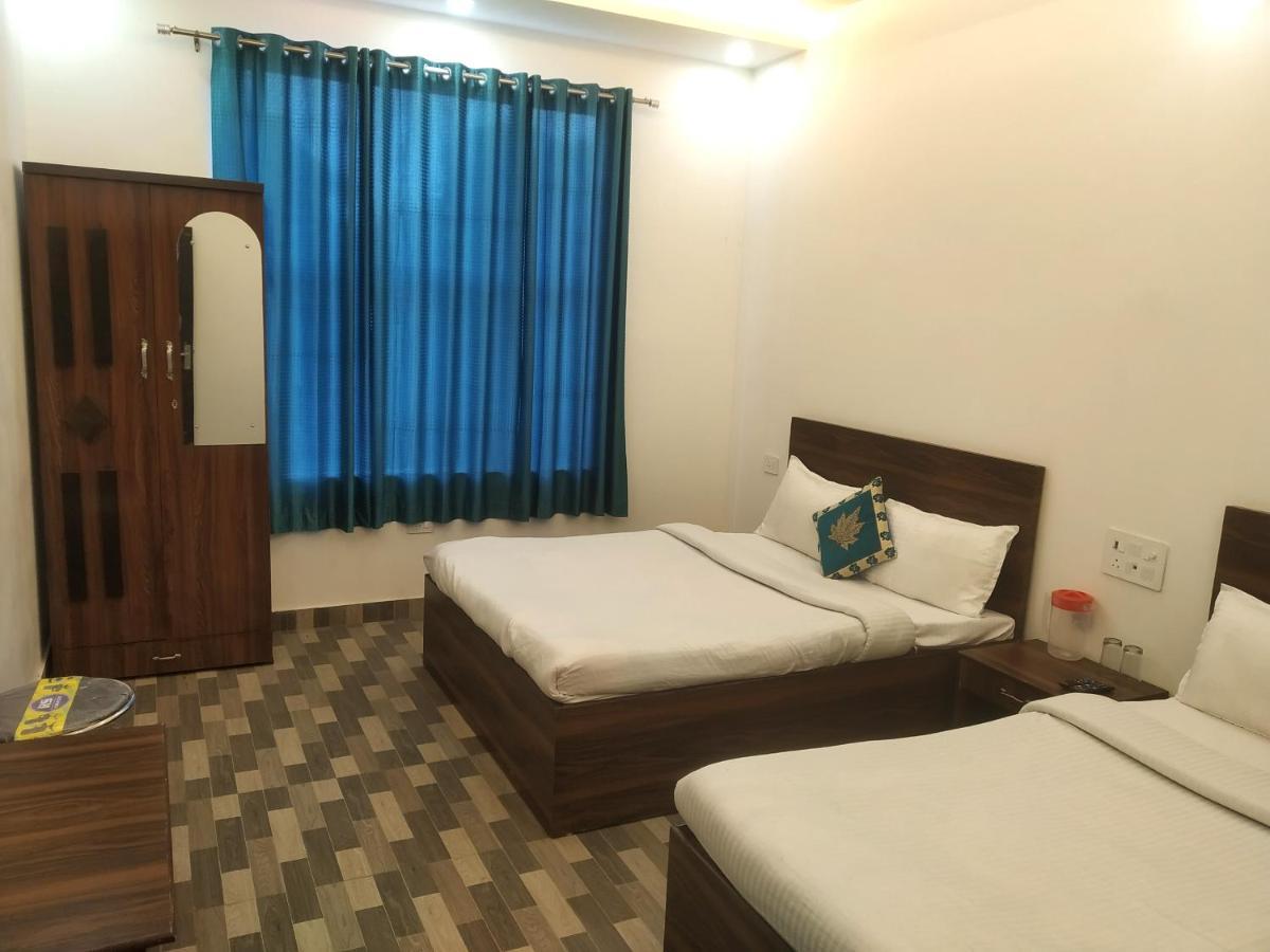 Nv Palace Hotel Vrindavan Exterior photo