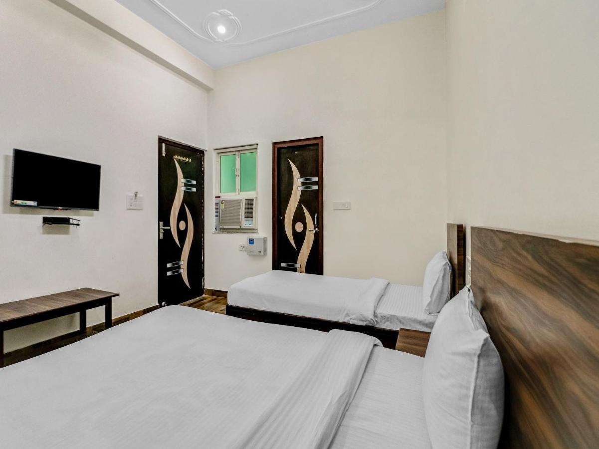 Nv Palace Hotel Vrindavan Exterior photo