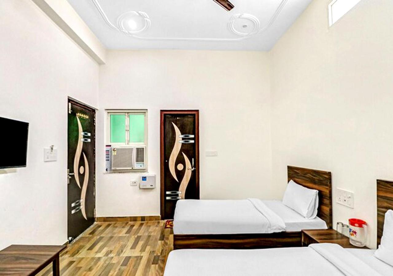 Nv Palace Hotel Vrindavan Exterior photo