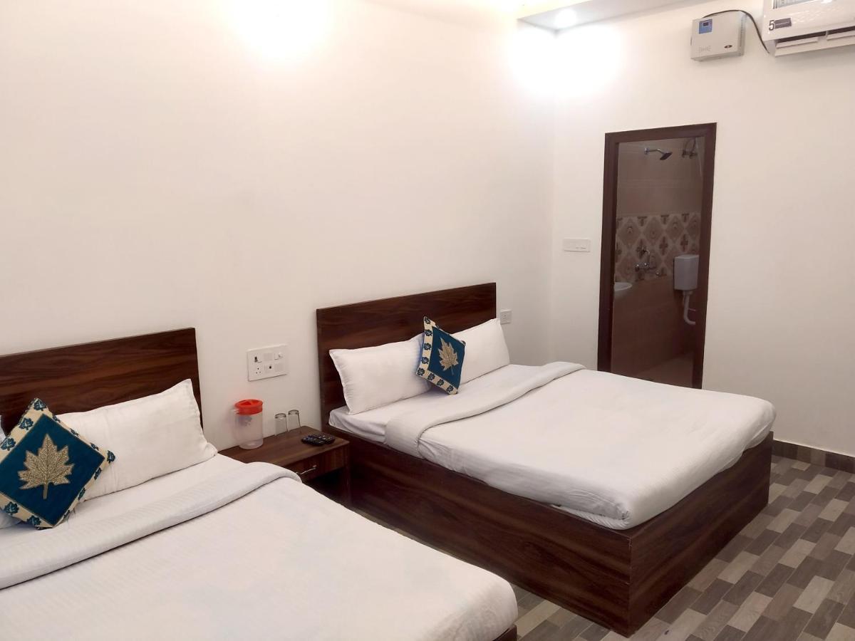 Nv Palace Hotel Vrindavan Exterior photo